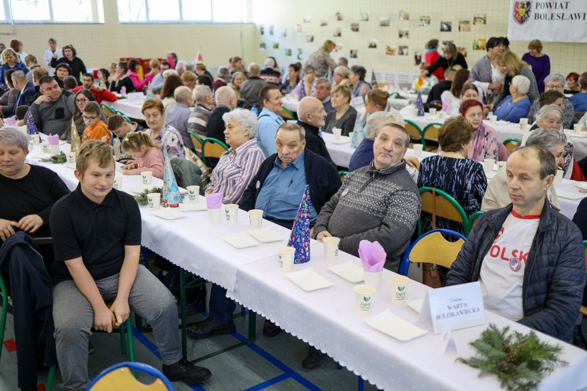Spotkanie osób z niepełnosprawnościami w sali I LO