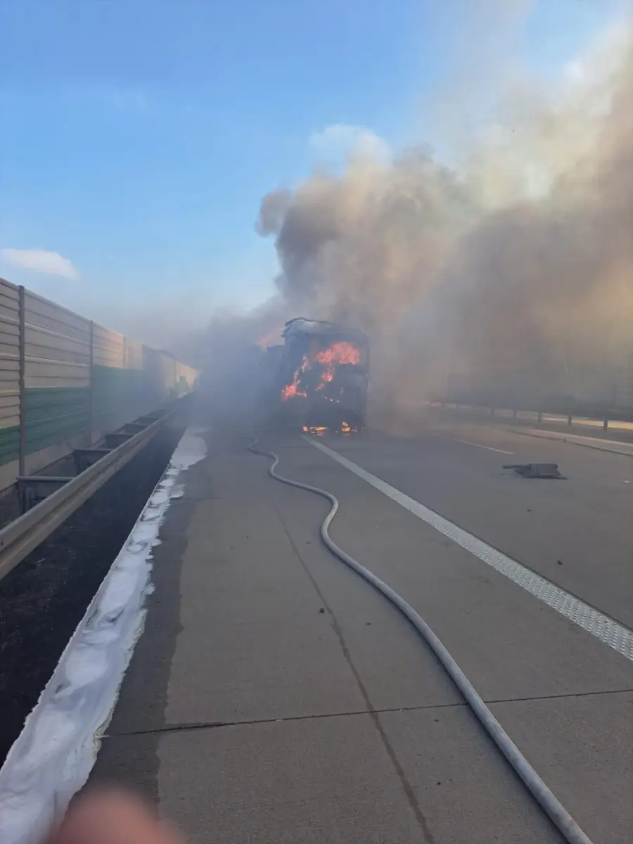 Zderzenie pojazdów i pożar na A4