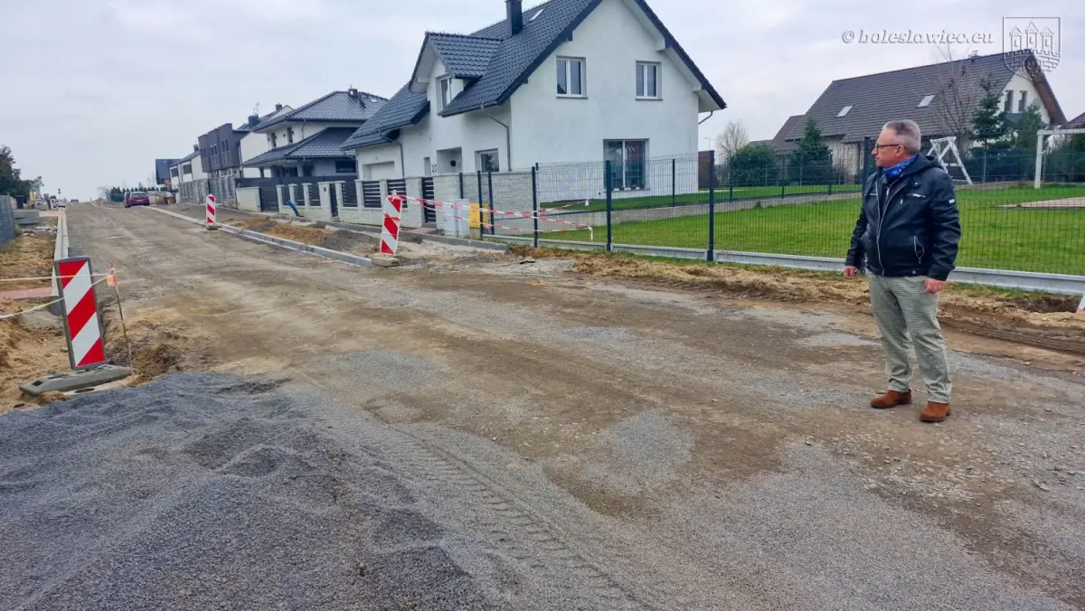 Prace przy budowie drogi na ul. Kresów II RP w Bolesławcu
