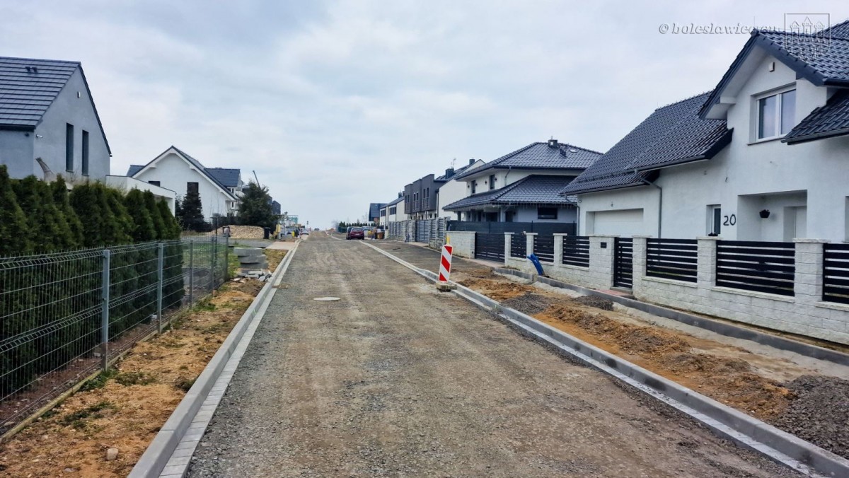 Prace przy budowie drogi na ul. Kresów II RP w Bolesławcu