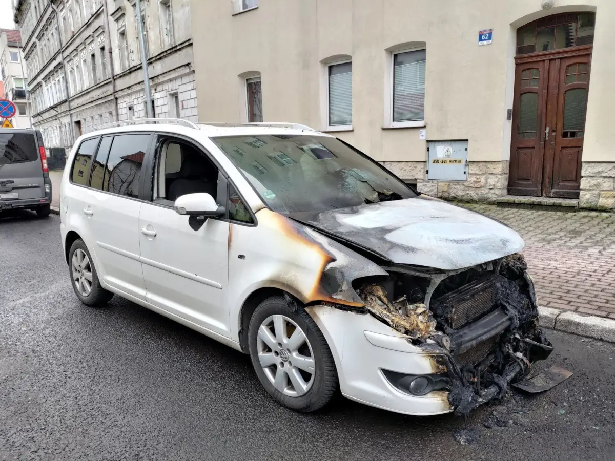 Spalone auta na Gdańskiej