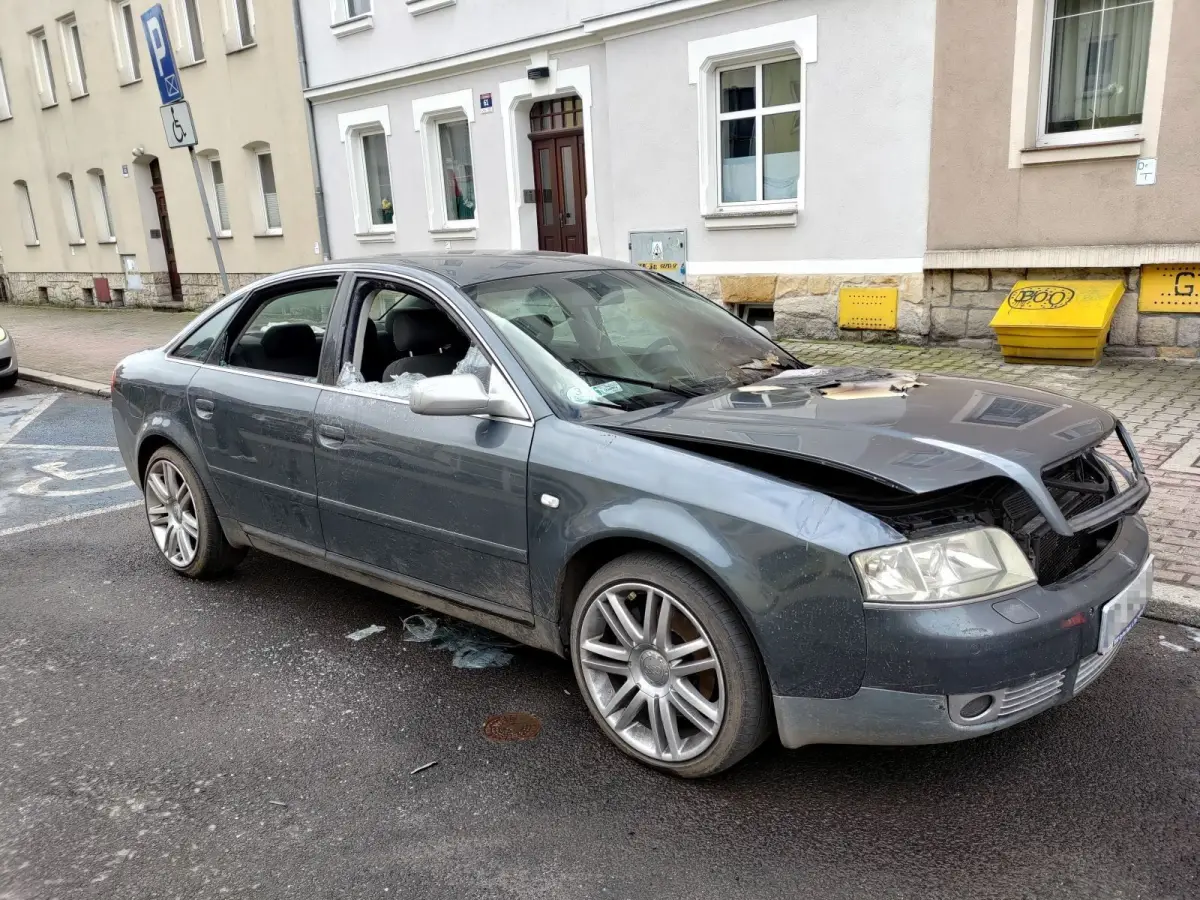Spalone auta na Gdańskiej
