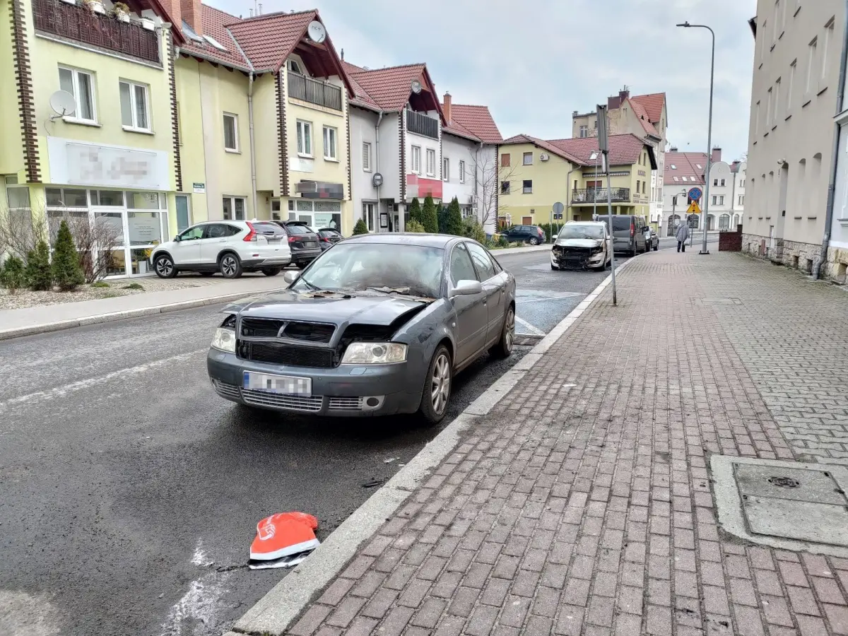 Spalone auta na Gdańskiej