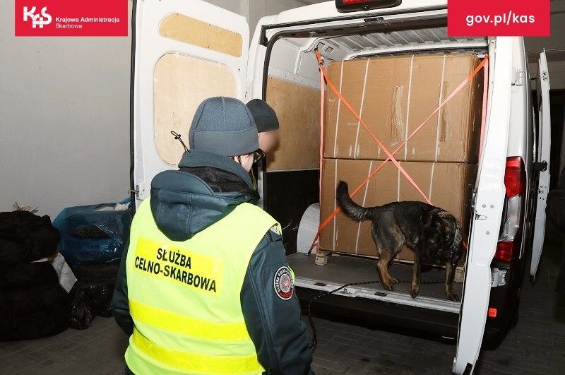 Funkcjonariusze i tytoń