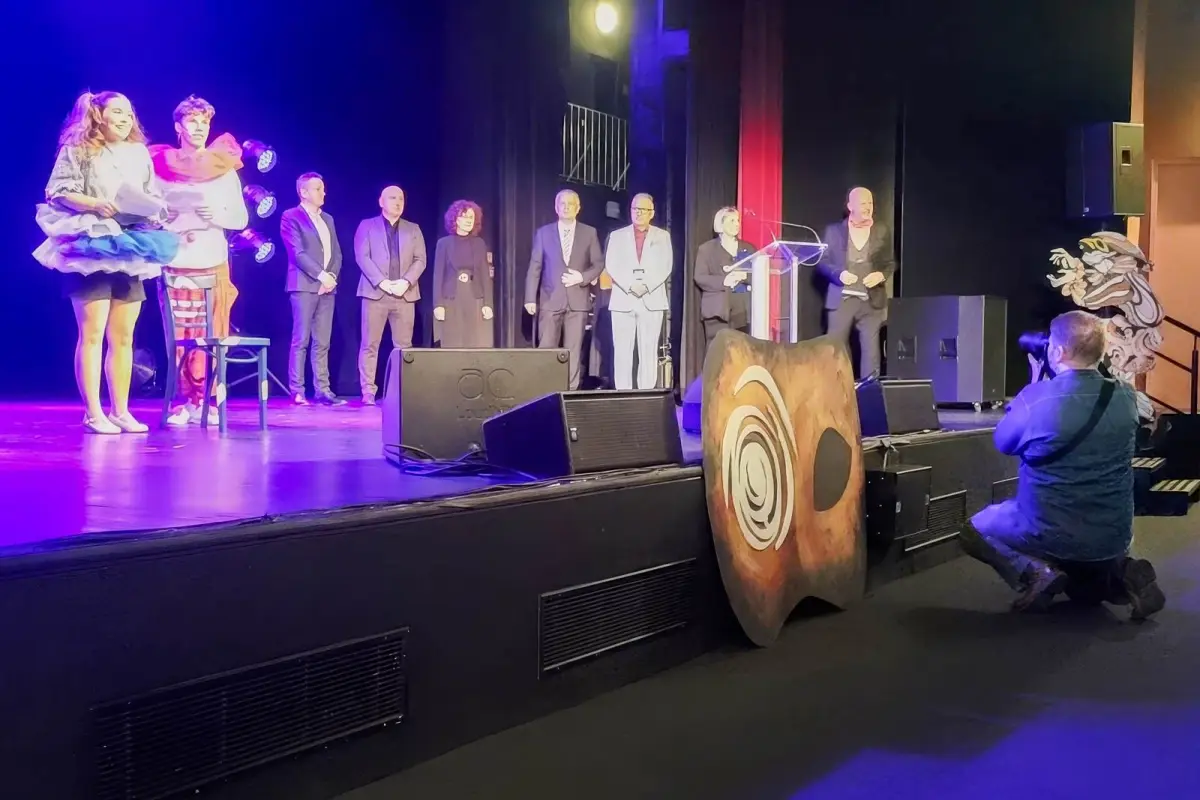 Rozpoczęcie Zatargów z teatrem