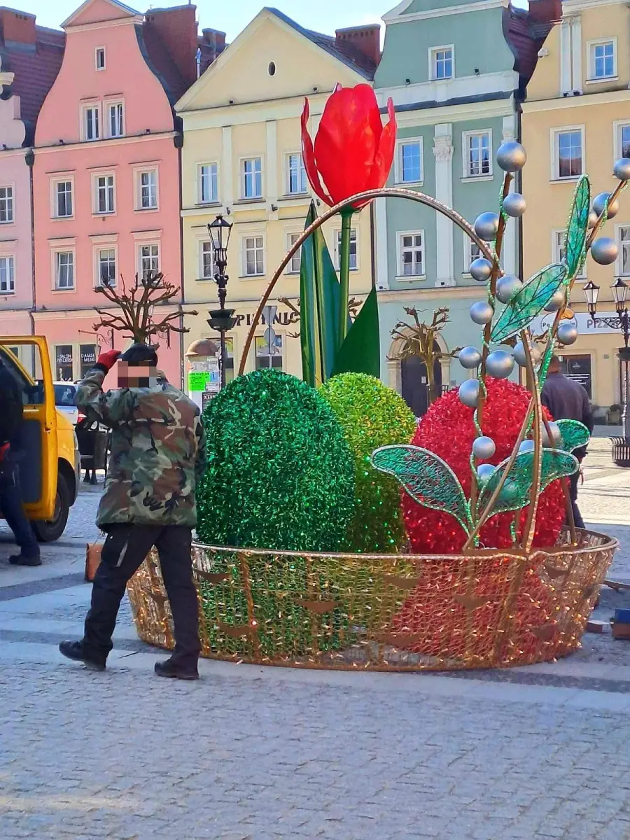 Wielkanocne ozdoby w bolesławieckim rynku