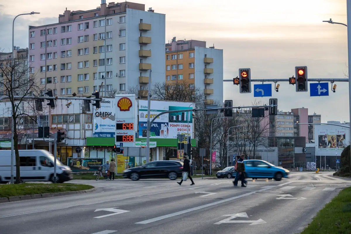 Światła i sekundniki na skrzyżowaniu ulic Tysiąclecia, Spółdzielczej, Asnyka i Chrobrego
