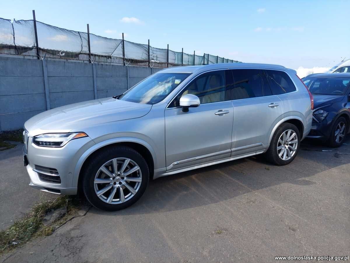 Auto, narkotyki i podejrzany