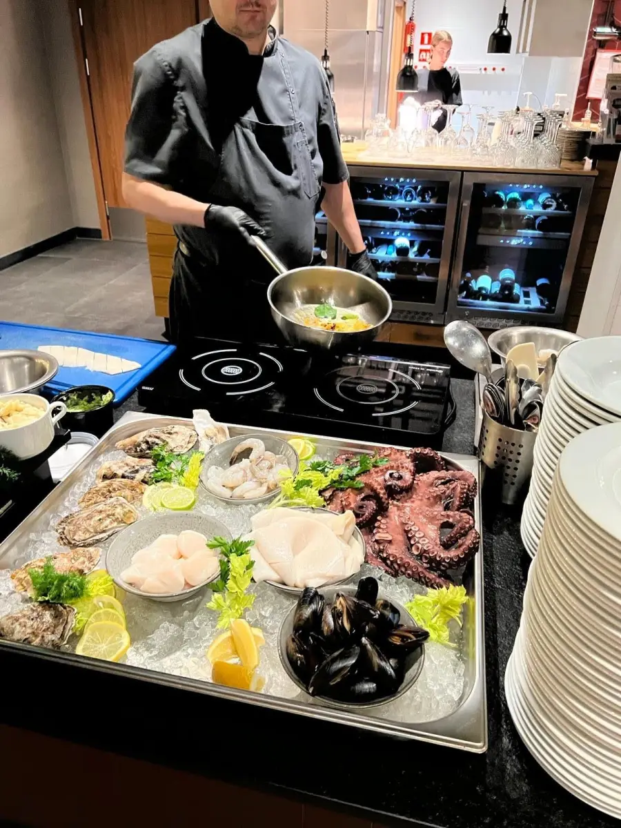 „SEAFOOD LIVE COOKING: Gotowanie na żywo”
