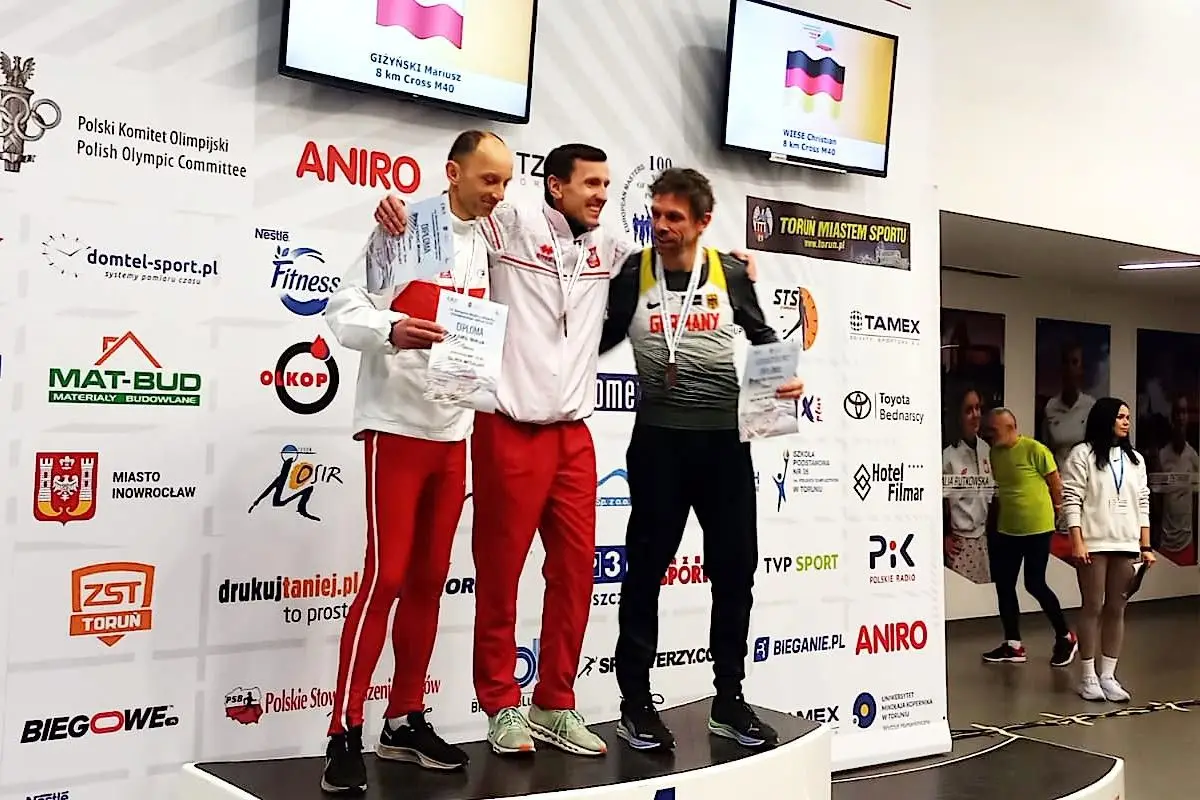Kamil Makoś (pierwszy od lewej) sięgnął po kolejne tytuły