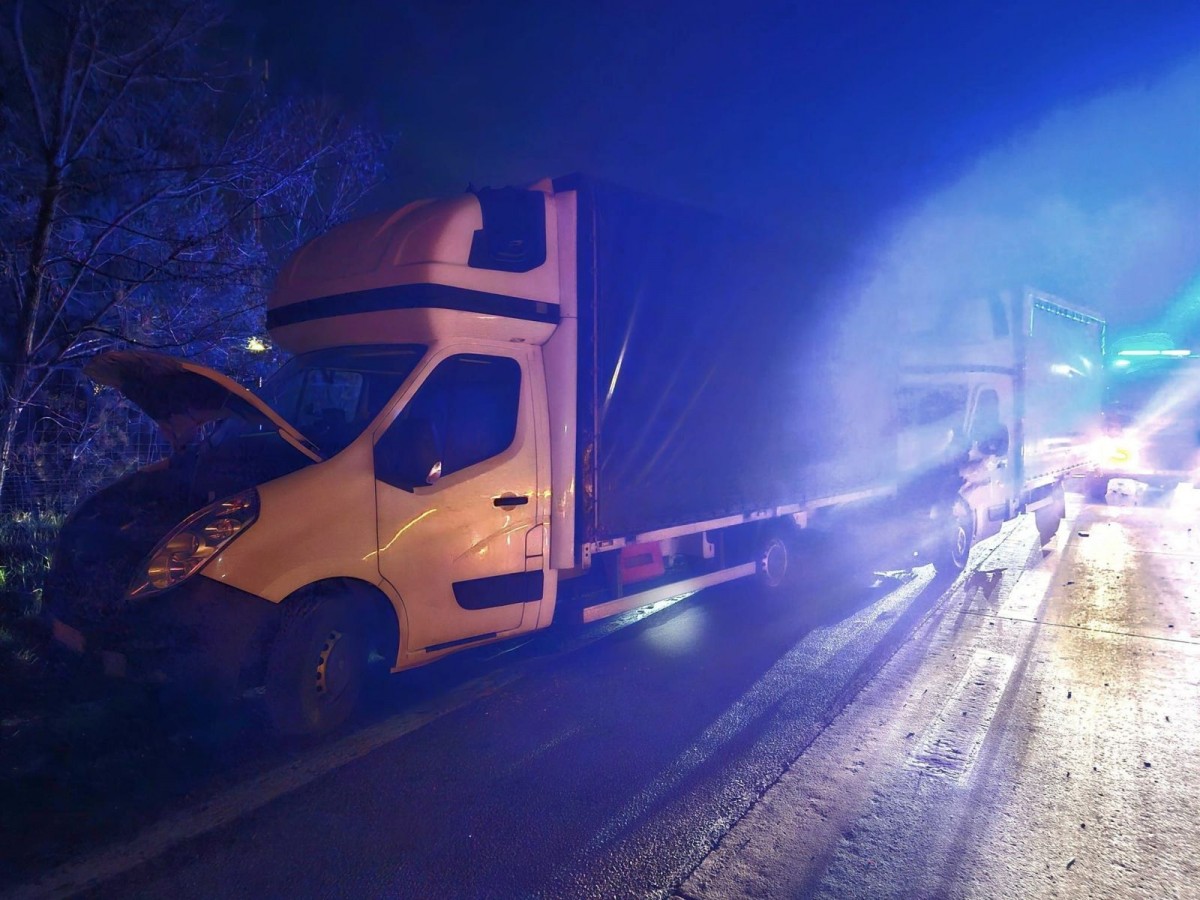 Zderzenie busów na A18