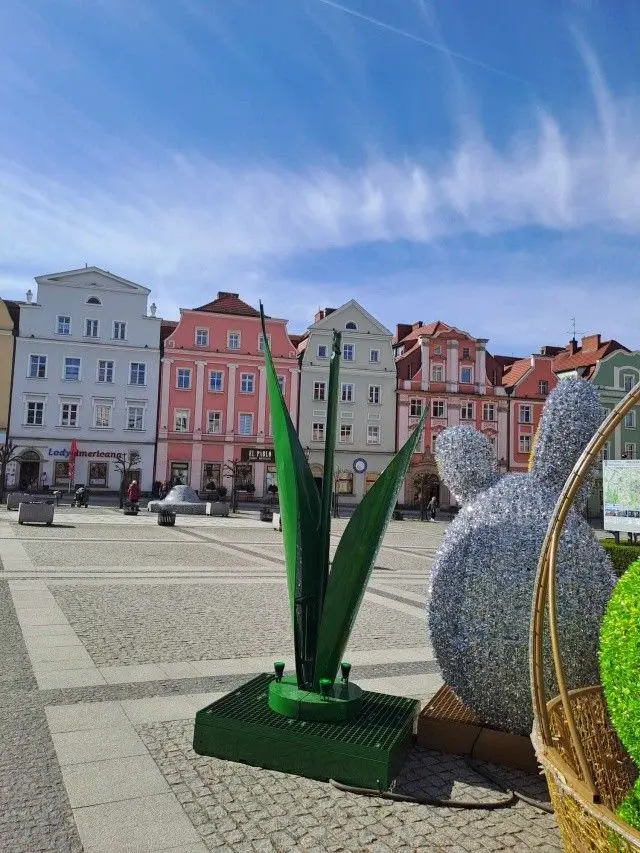 Dekoracje świąteczne na bolesławieckim rynku