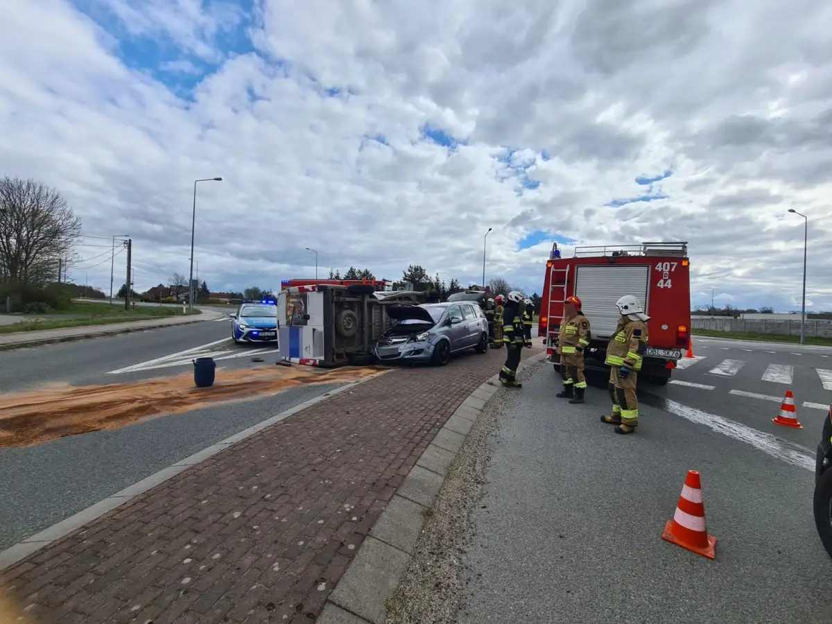 Zderzenie dwóch pojazdów w Wykrotach