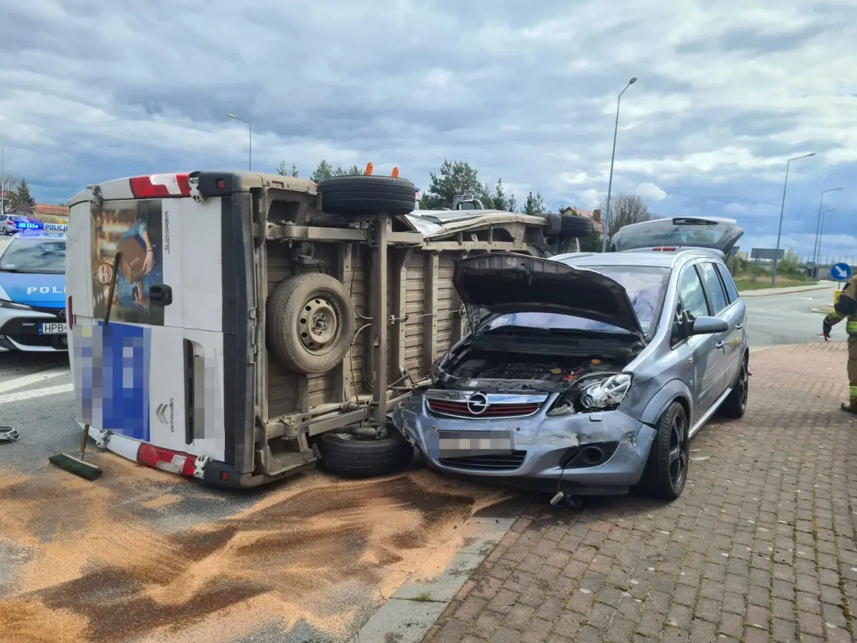 Zderzenie dwóch pojazdów w Wykrotach