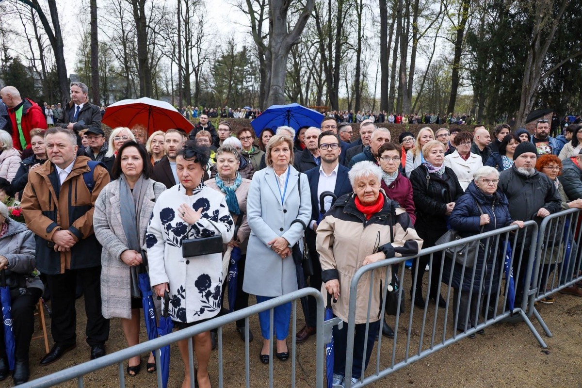 Publiczność na ceremonii otwarcia Muzeum Ceramiki
