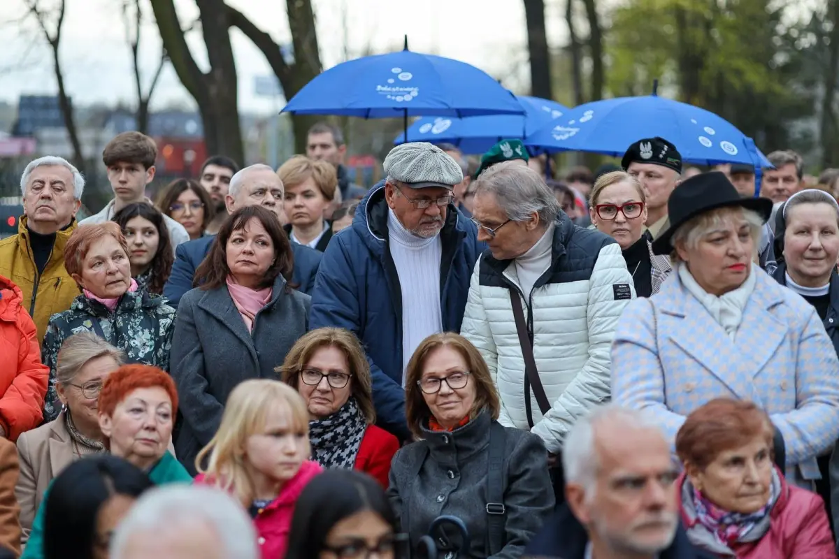 Publiczność na ceremonii otwarcia Muzeum Ceramiki