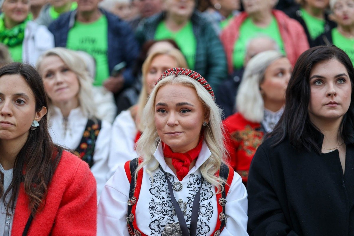 Publiczność na ceremonii otwarcia Muzeum Ceramiki