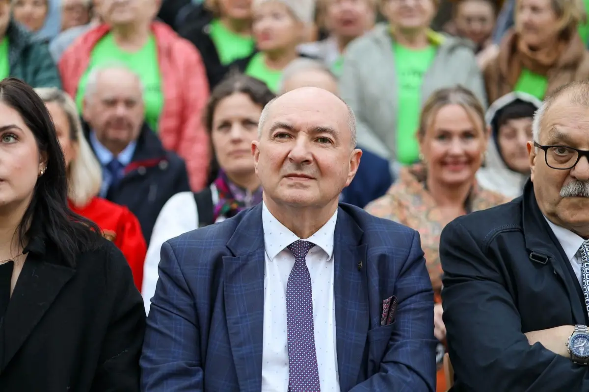 Publiczność na ceremonii otwarcia Muzeum Ceramiki