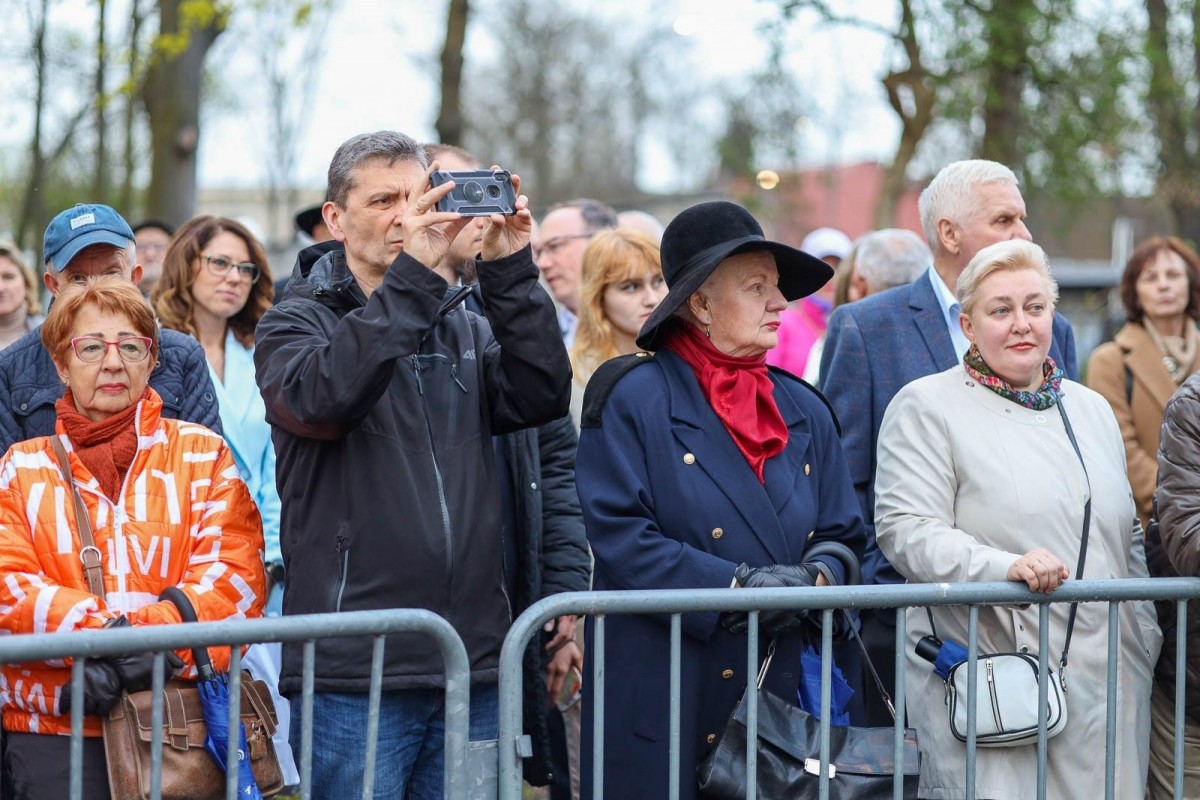 Publiczność na ceremonii otwarcia Muzeum Ceramiki