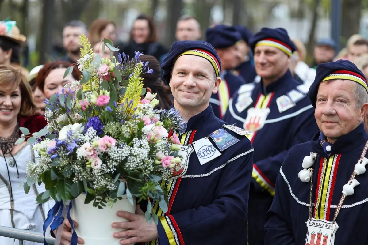 Publiczność na ceremonii otwarcia Muzeum Ceramiki
