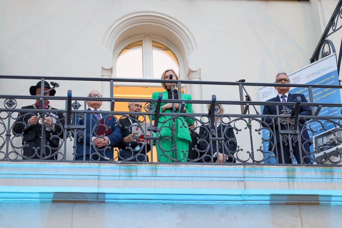 Publiczność na ceremonii otwarcia Muzeum Ceramiki
