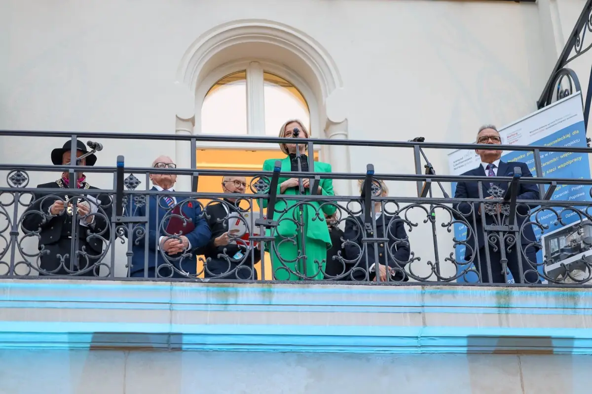 Audience at the Ceramics Museum opening ceremony