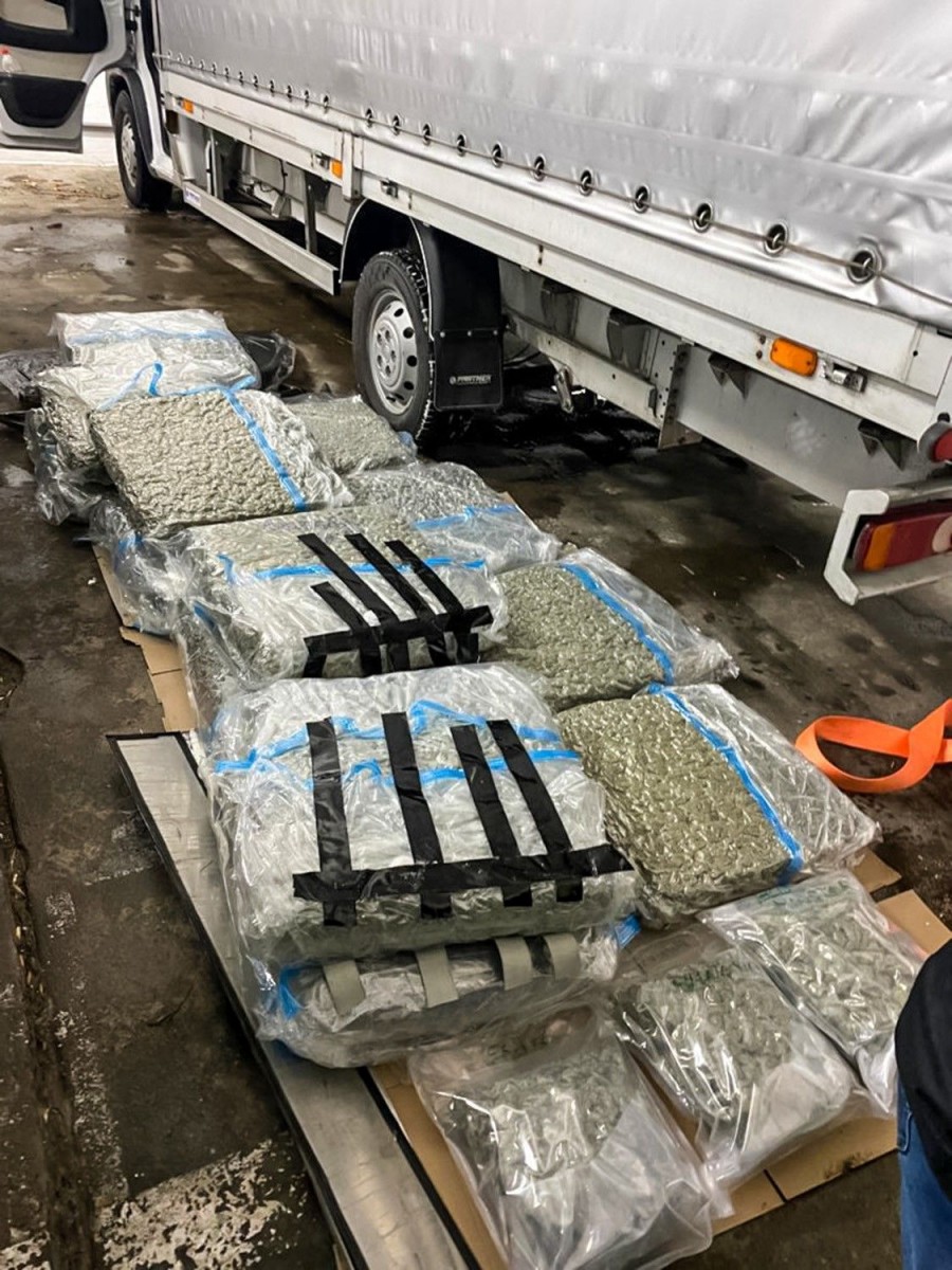 Przechwycono 100 kg marihuany z Hiszpanii