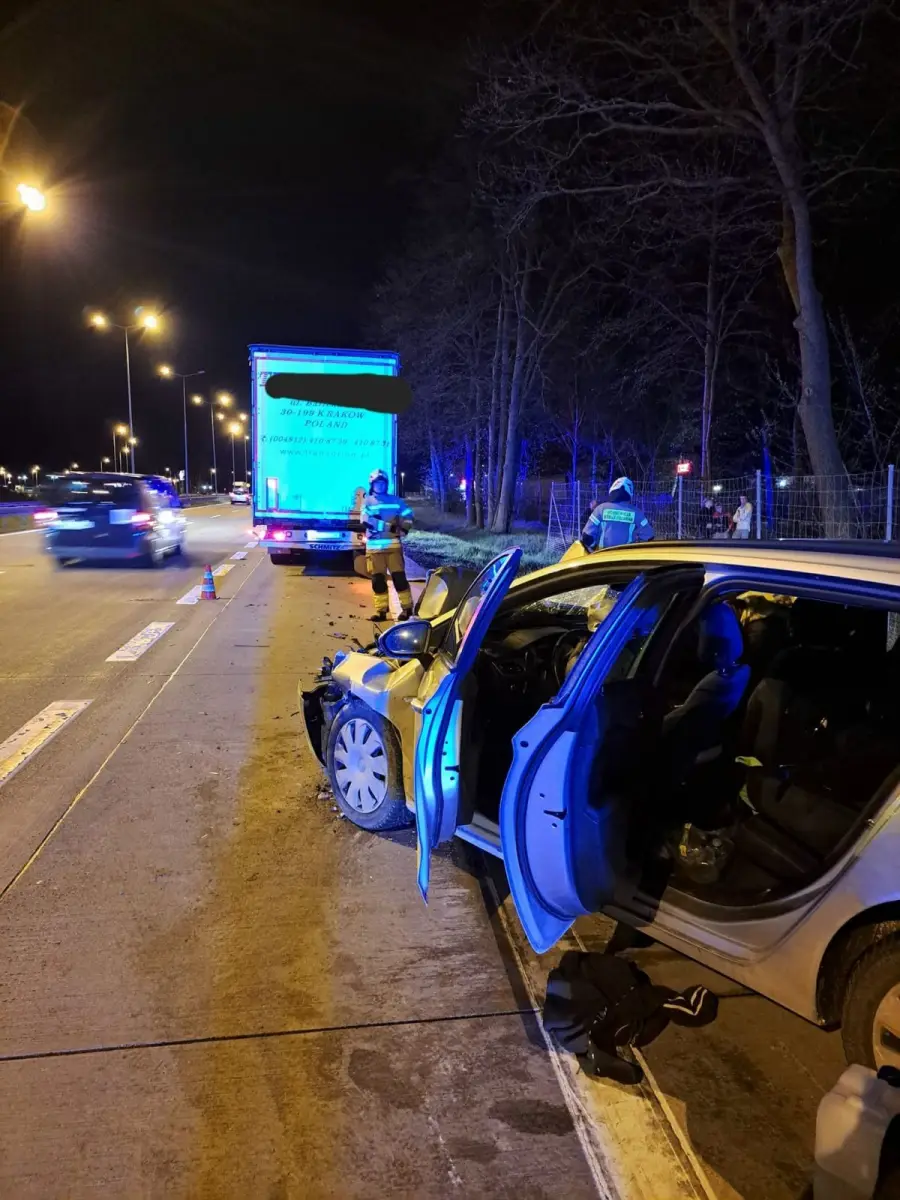 Zderzenie dwóch pojazdów na A4