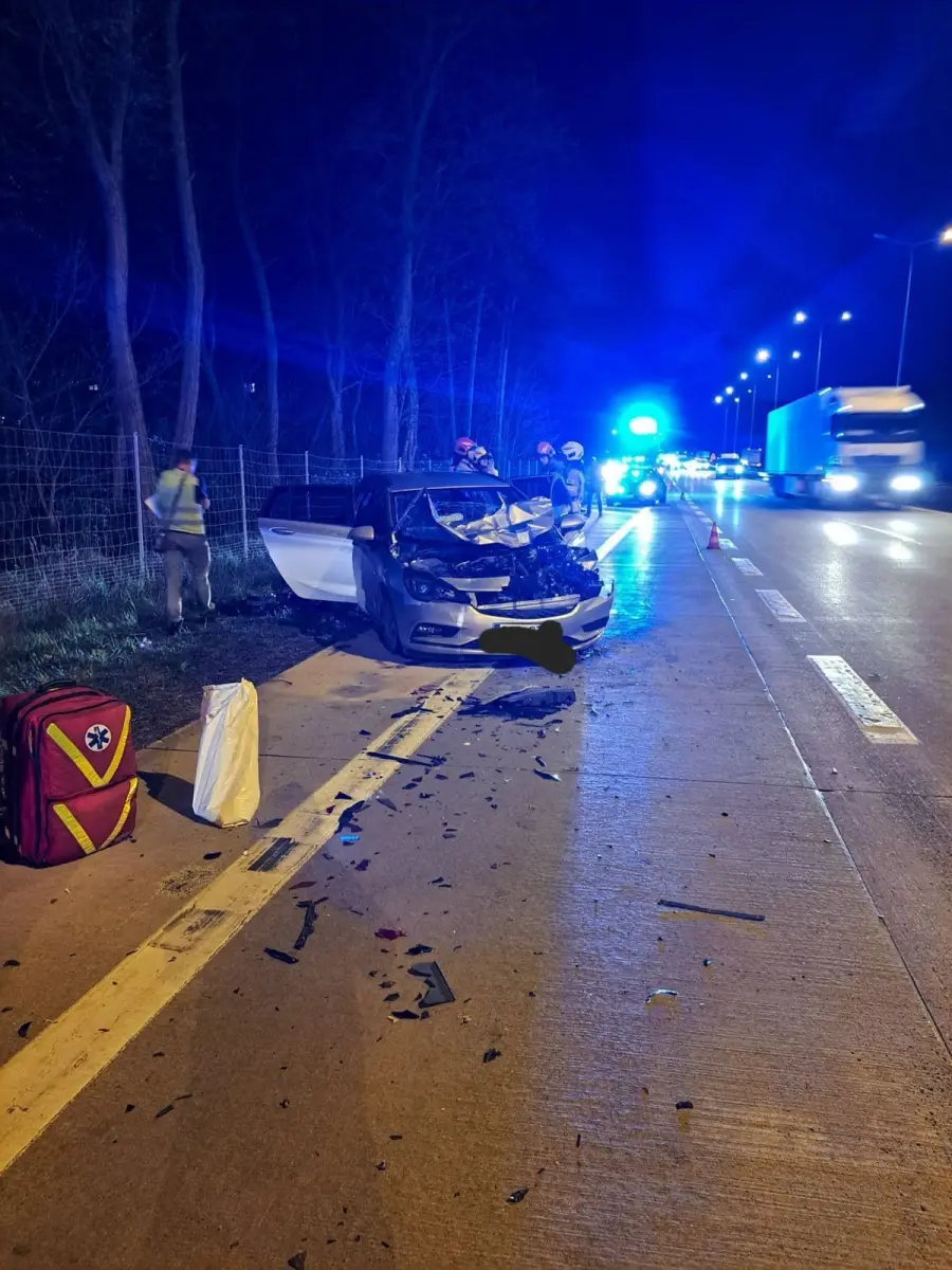 Zderzenie dwóch pojazdów na A4