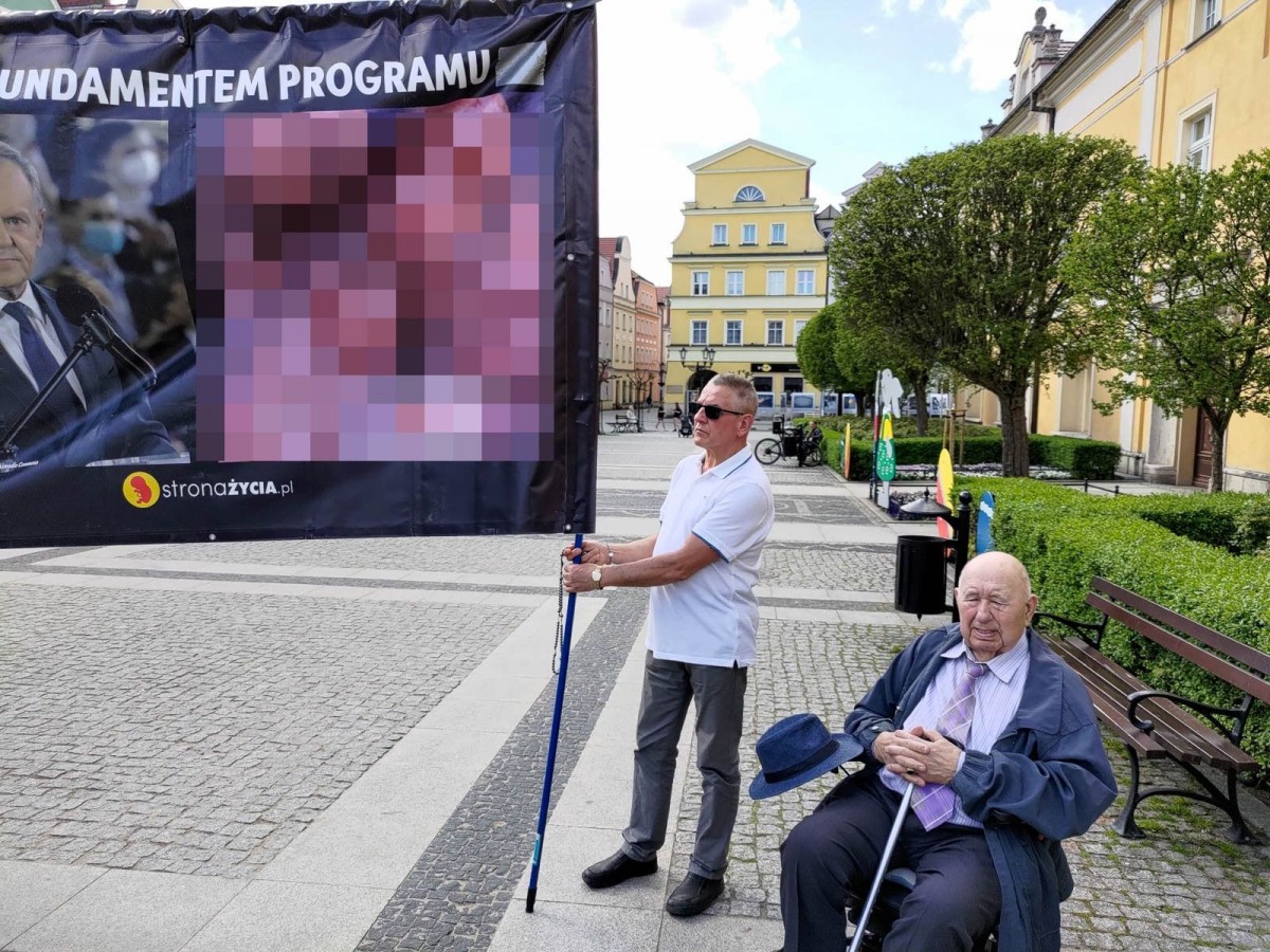 Protest przeciwników aborcji na bolesławieckim Rynku