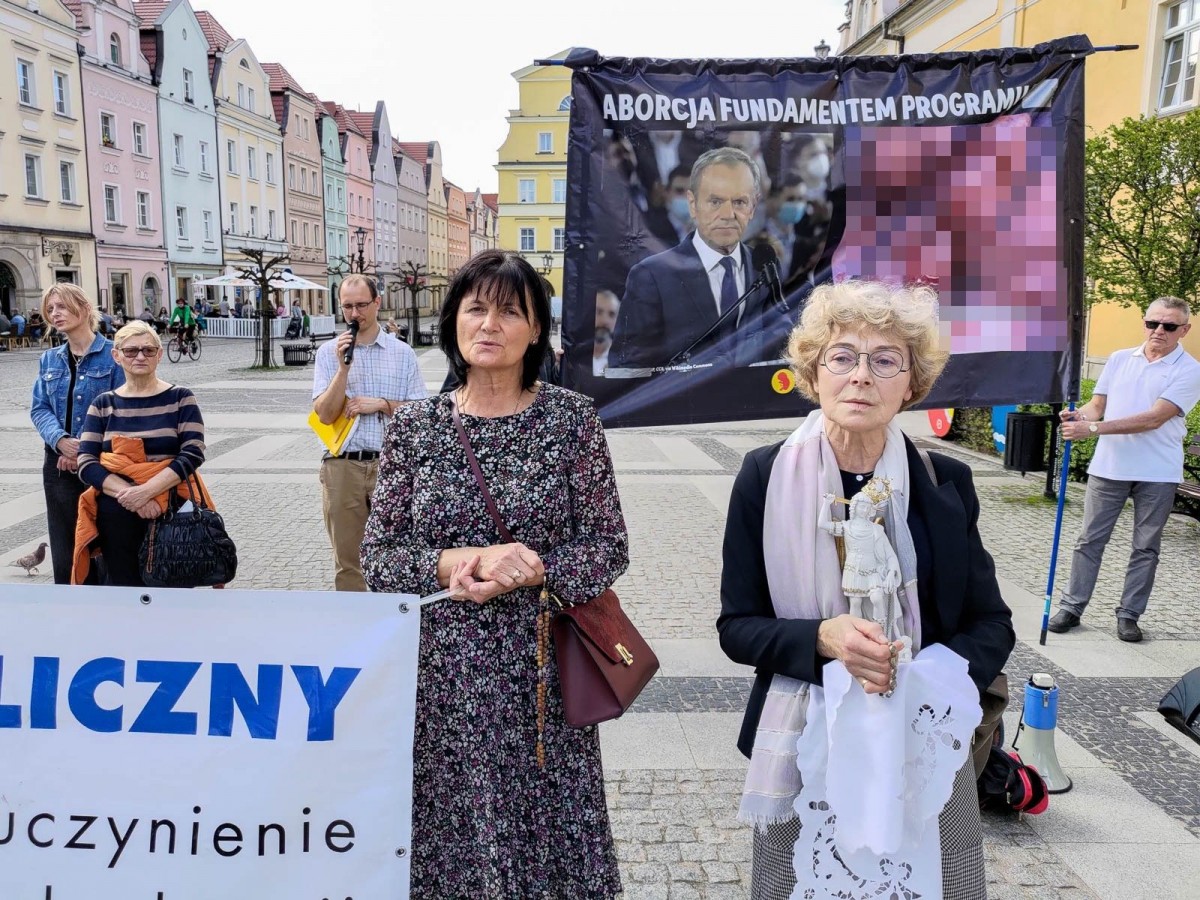 Protest przeciwników aborcji na bolesławieckim Rynku