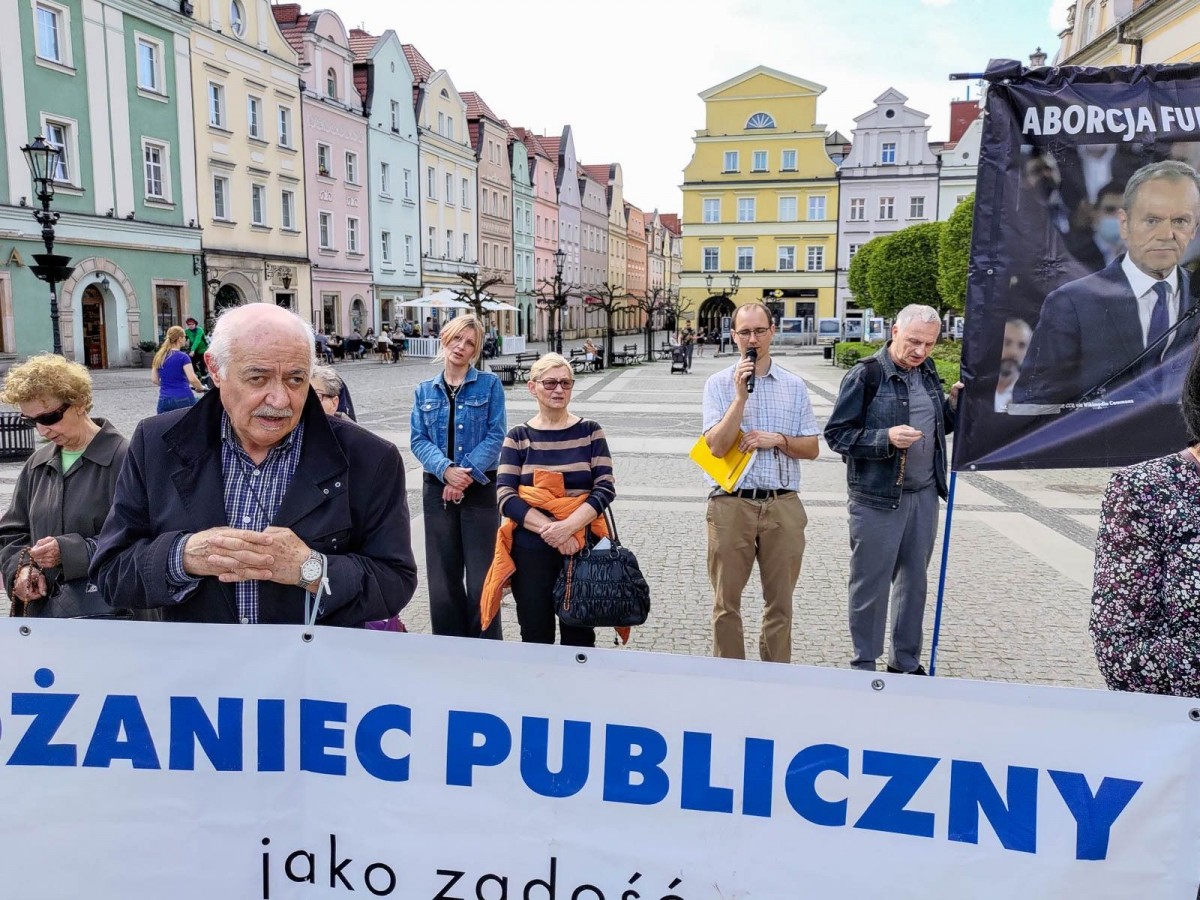 Protest przeciwników aborcji na bolesławieckim Rynku