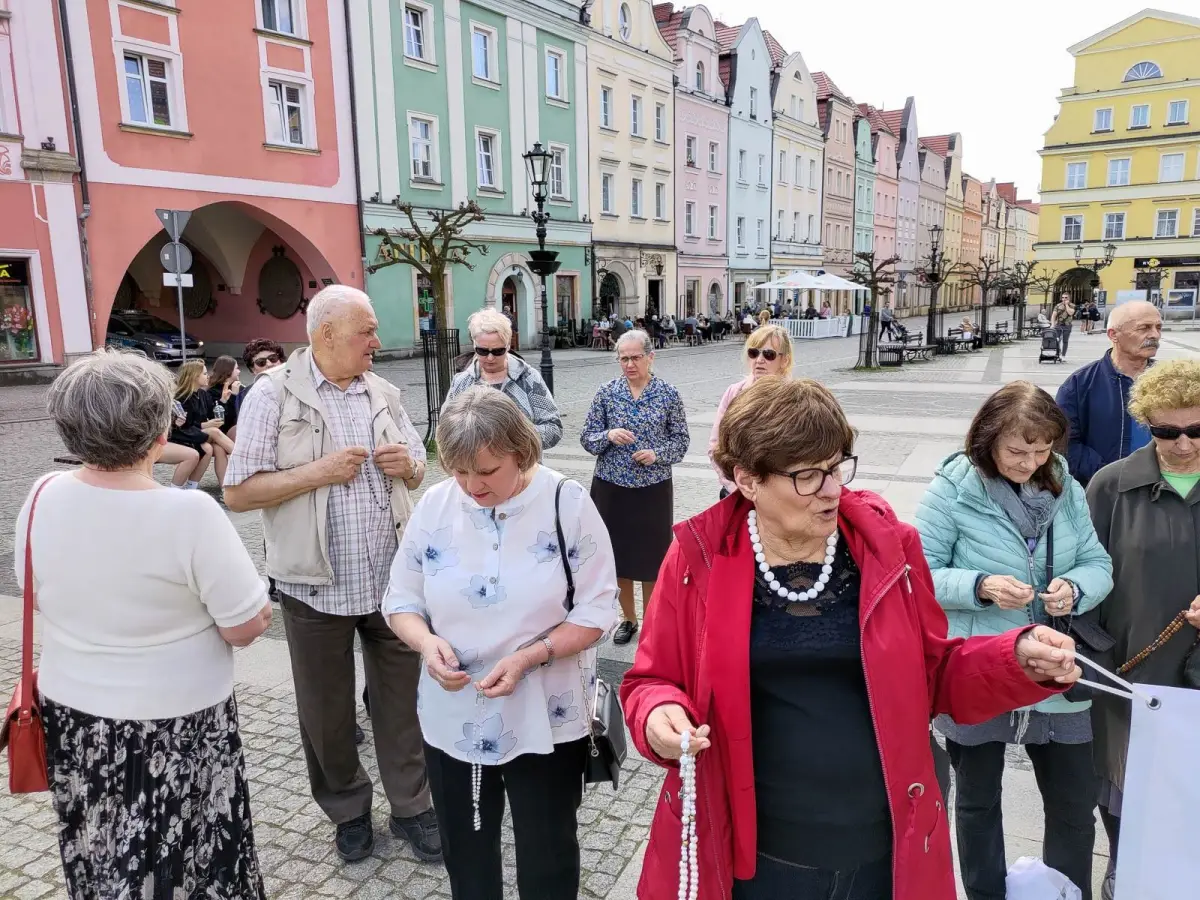 Protest przeciwników aborcji na bolesławieckim Rynku