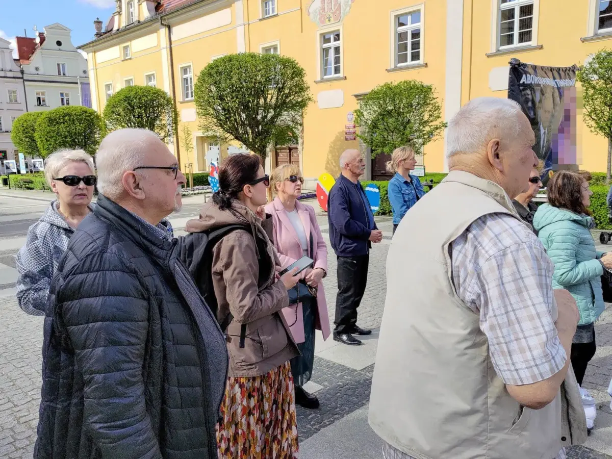 Protest przeciwników aborcji na bolesławieckim Rynku