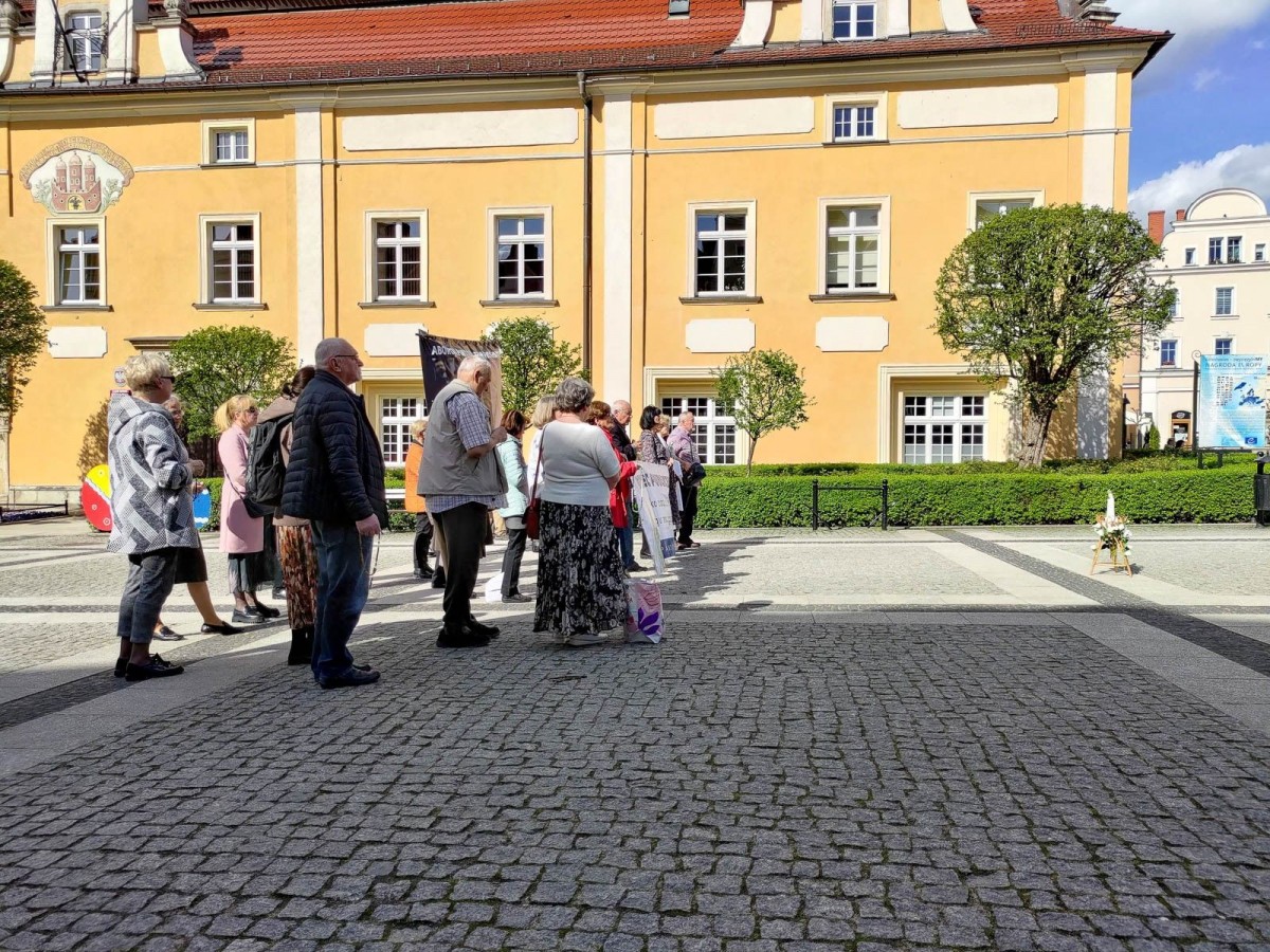 Protest przeciwników aborcji na bolesławieckim Rynku