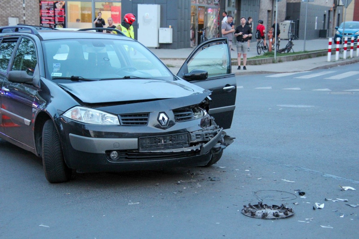 Kolizja trzech aut przy Straży Pożarnej