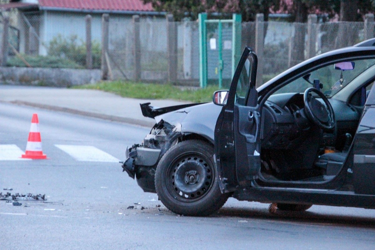 Kolizja trzech aut przy Straży Pożarnej