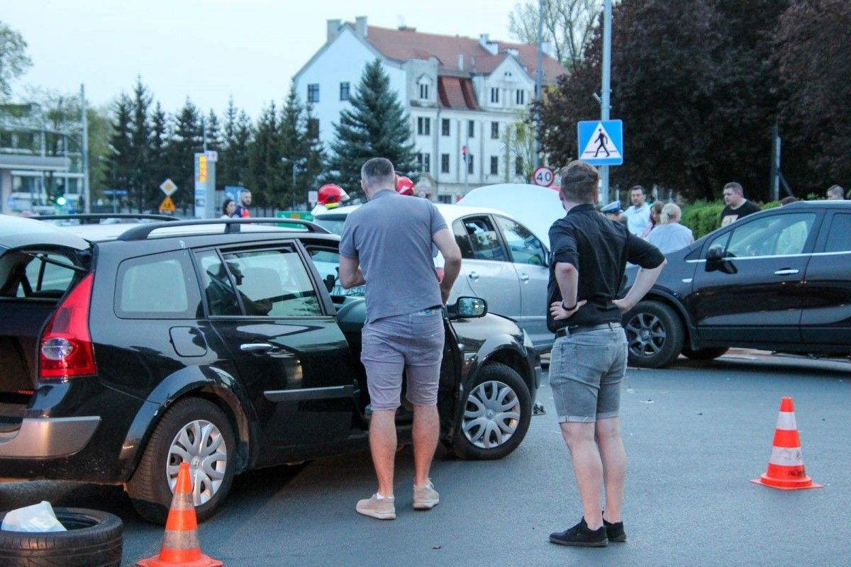 Kolizja trzech aut przy Straży Pożarnej