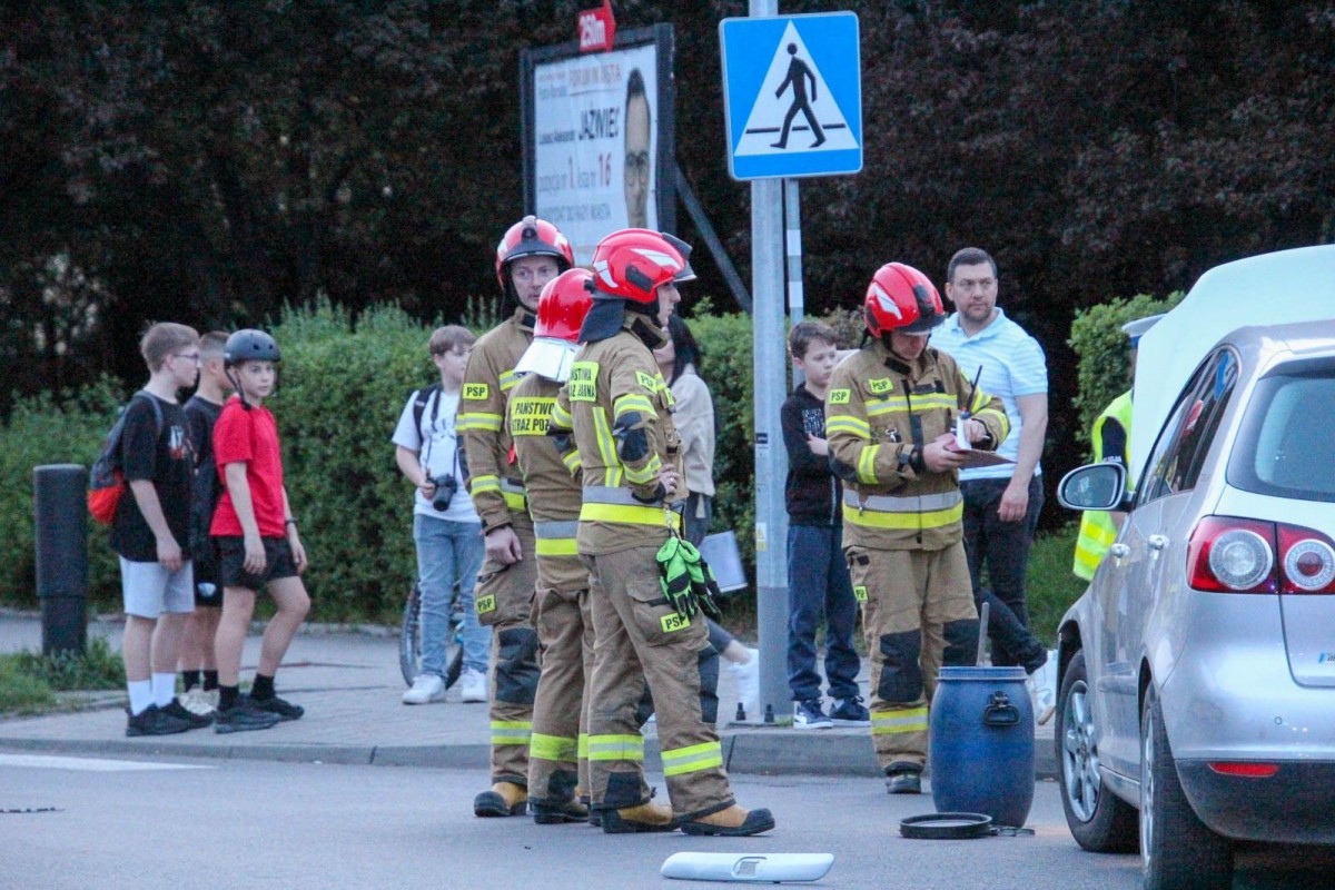 Kolizja trzech aut przy Straży Pożarnej