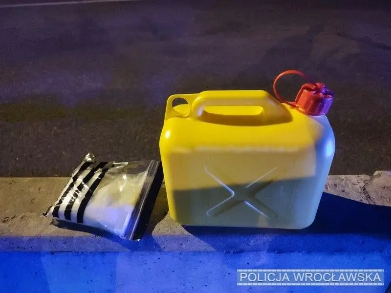 Podejrzany, auto i dragi