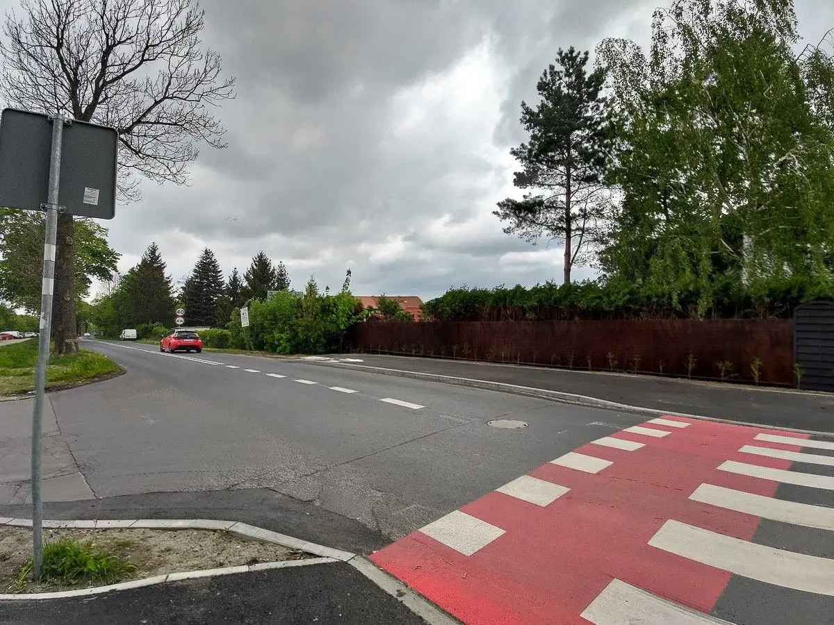 Miejsce, gdzie do niedawna było uszkodzone lustro