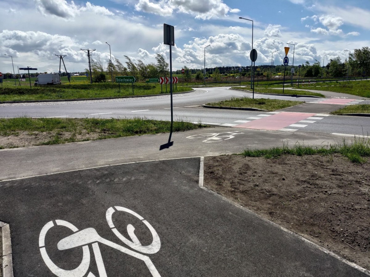 Ciąg pieszo-rowerowy połączył Bolesławiec z Łaziskami