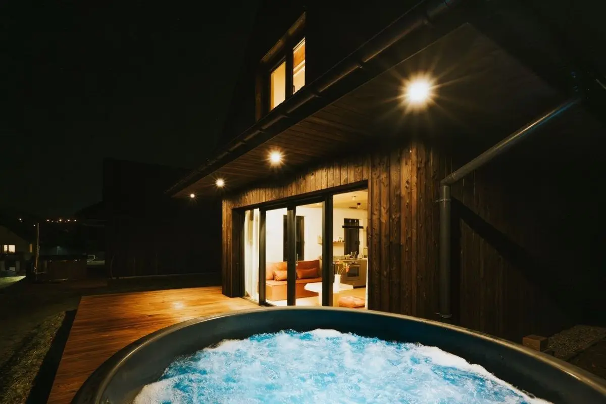 Domek z jacuzzi Alohacamp plener Istebna