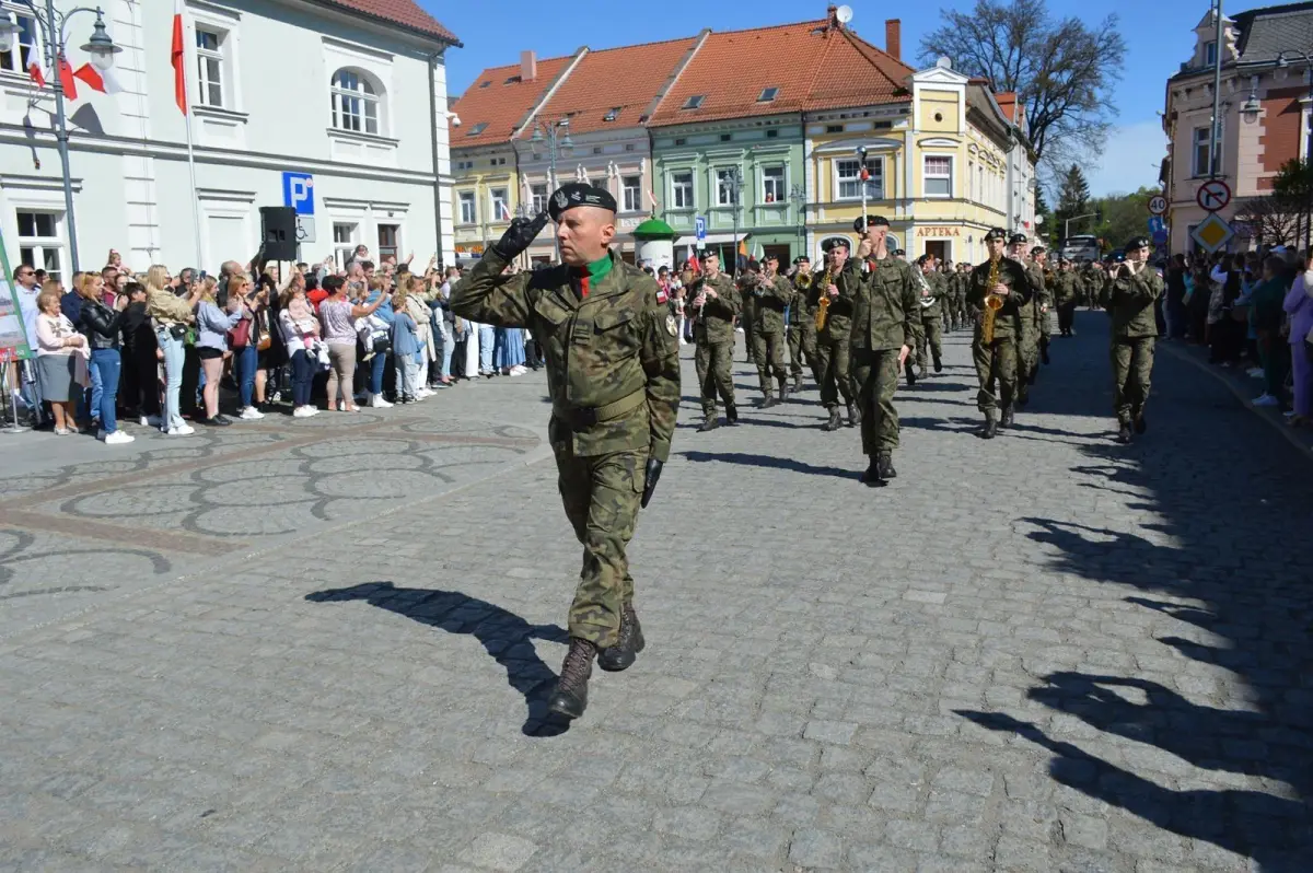 Uroczystość na rynku w Leśnej