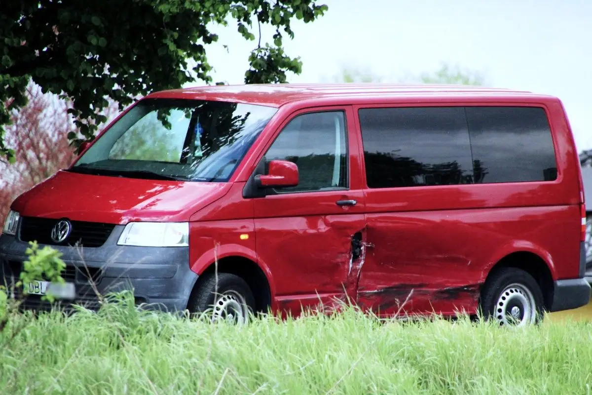 Zderzenie dwóch samochodów na Mostowej