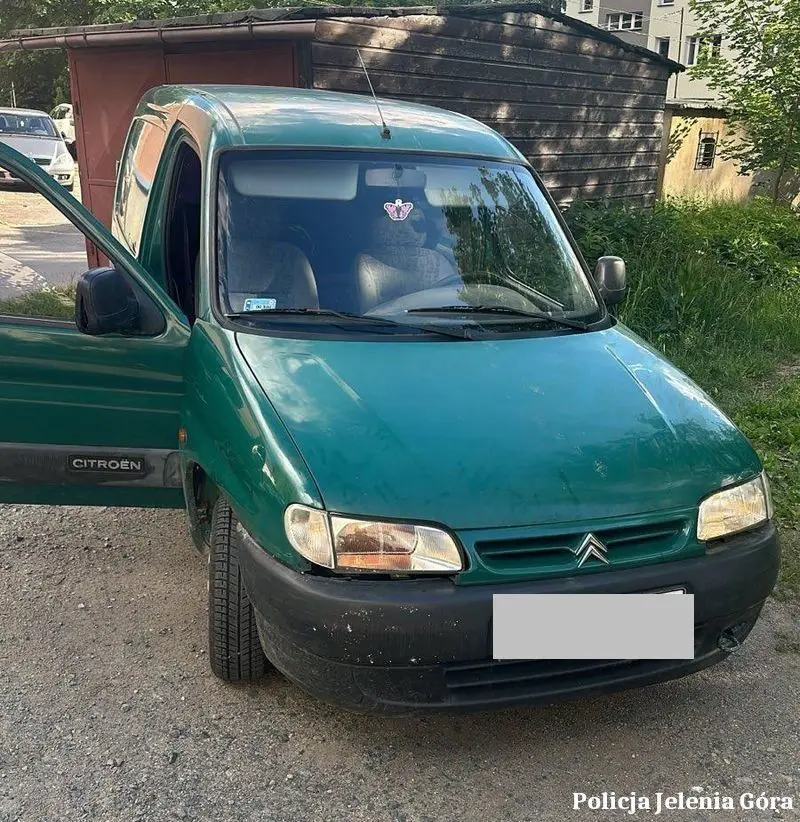 Автомобіль