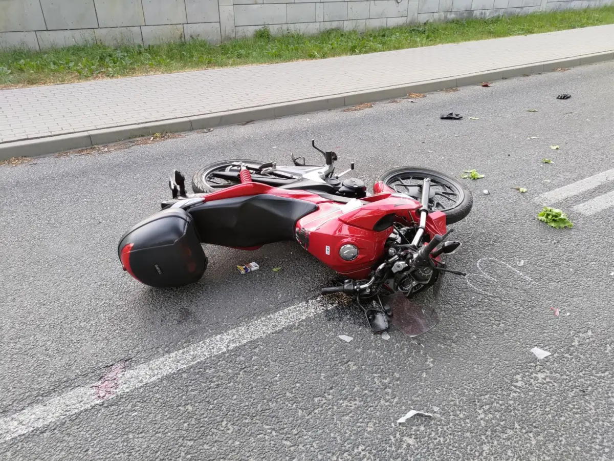 Wypadek motocyklisty na ulicy Modłowej