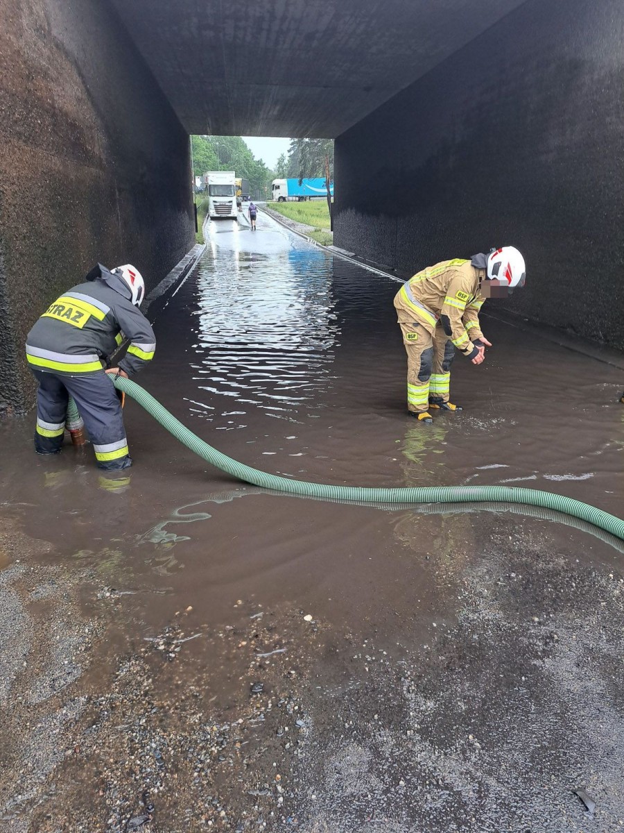 Akcja strażaków na strefie