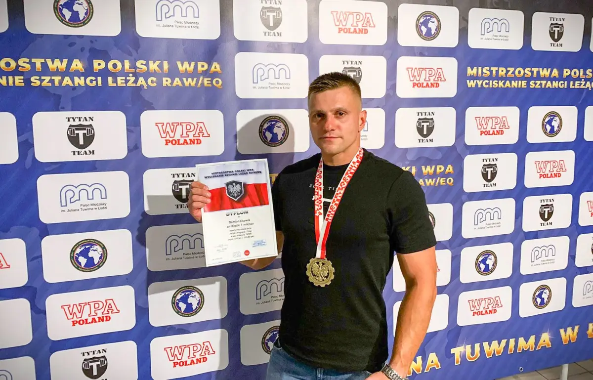 Damian Lisowik i dyplomy