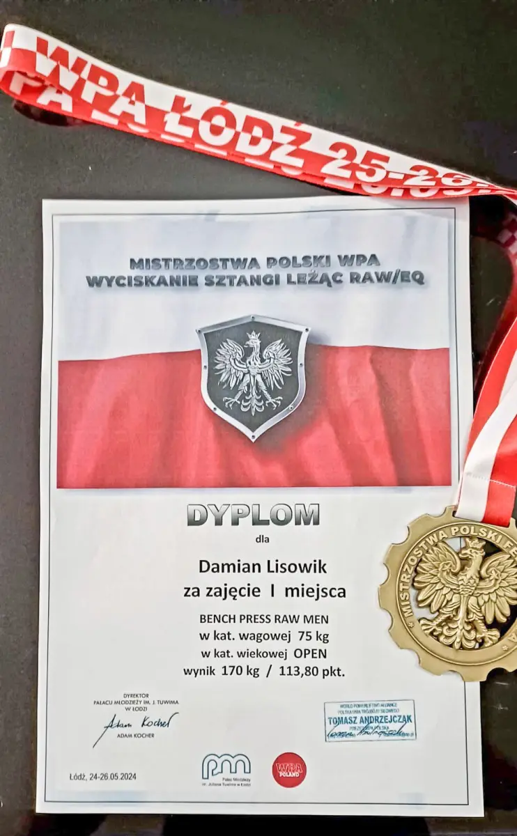 Damian Lisowik i dyplomy